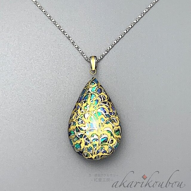 【sv925】唐草模様 箔かさね 瑠璃色螺鈿と黒漆のリバーシブルペンダント 螺鈿 純金箔 プラチナ箔：金沢漆器 螺鈿ジュエリー