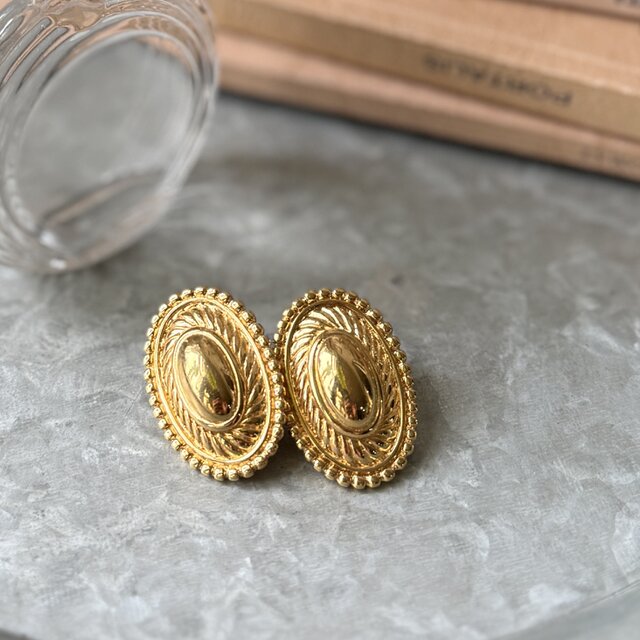 YM184-【 Monet 】モネ・ヴィンテージイヤリング 1970〜80s Gold Tone Vertical Oval