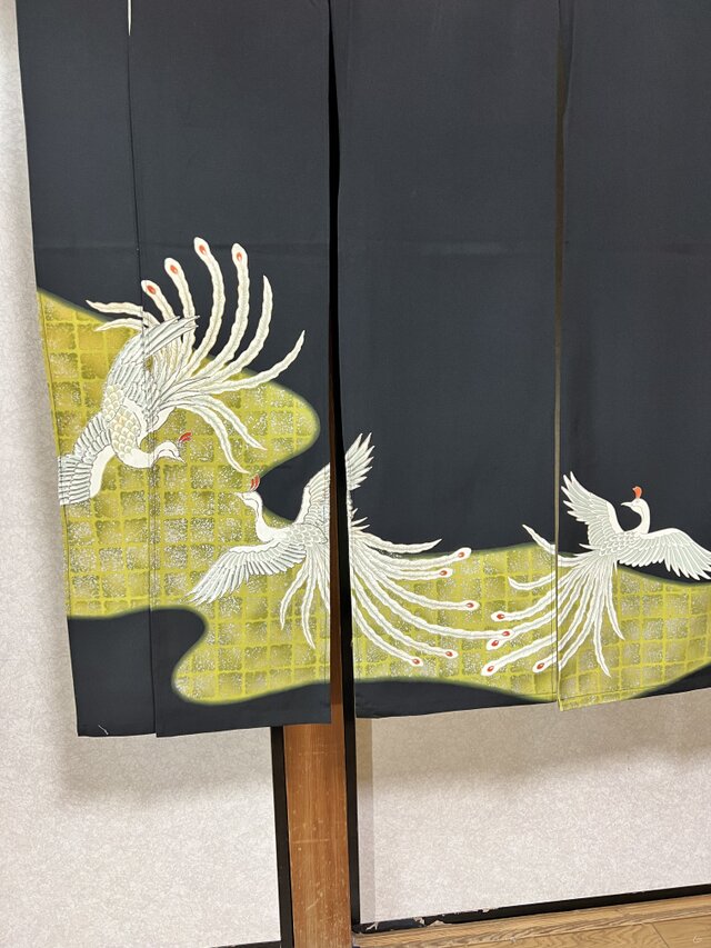 113/101,着物リメイクーのれん、鳳凰、刺繍加工、！ 鳳凰、着物リメイク暖簾、横122–丈〜125! | iichi 日々の暮らし