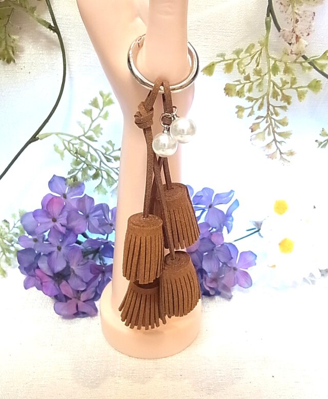 バッグチャーム ミニタッセル パール キーリング キーホルダー ブラウン カラビナシルバー