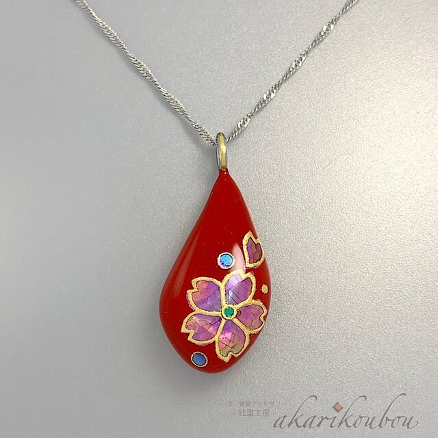 【sv925】漆螺鈿ペンダント 朱漆塗り ピンク桜螺鈿 純金箔 螺鈿アクセサリー：金沢漆器 漆工芸 螺鈿ジュエリー