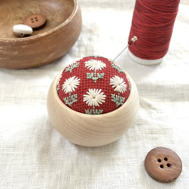 ピンクッション 針山 ♦ 木工房 ウッドボウル メープル ♦【 いつかの お花 / レッド 】