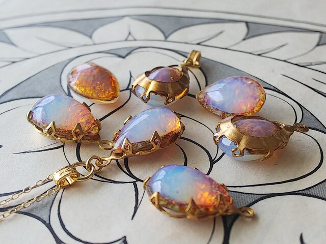 ヴィンテージ 白く曇ったとても美しいPinkオパール雫ネックレス