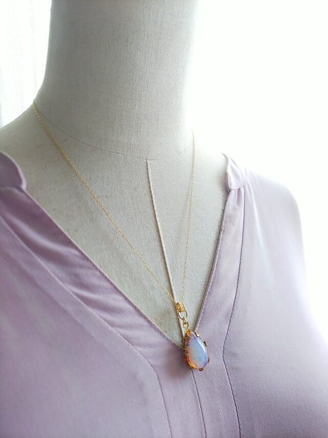 ヴィンテージ 白く曇ったとても美しいPinkオパール雫ネックレス