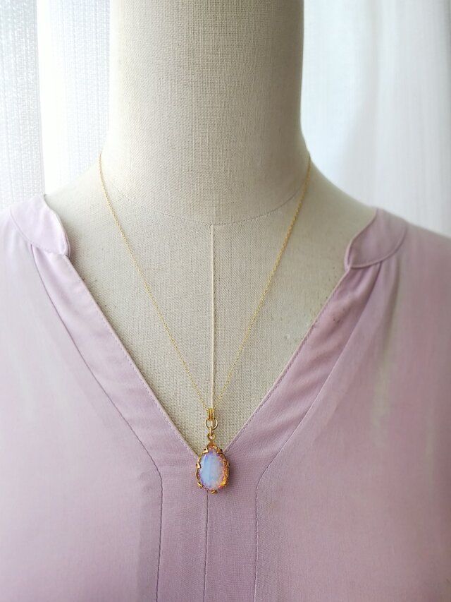 ヴィンテージ 白く曇ったとても美しいPinkオパール雫ネックレス