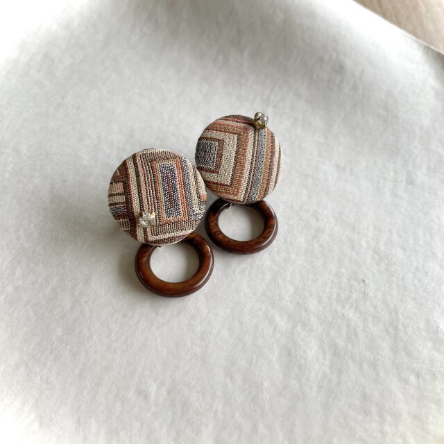 Vintage kimono fabric ×  vintage materials　くるみボタンイヤリング