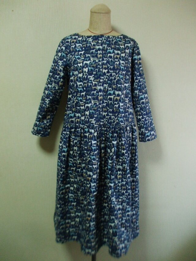 【ラスト１】リバティ ベスト・イン・ショウ ラウンドネック８～９分丈袖スカートギャザー入ワンピ 両脇ポケット付き