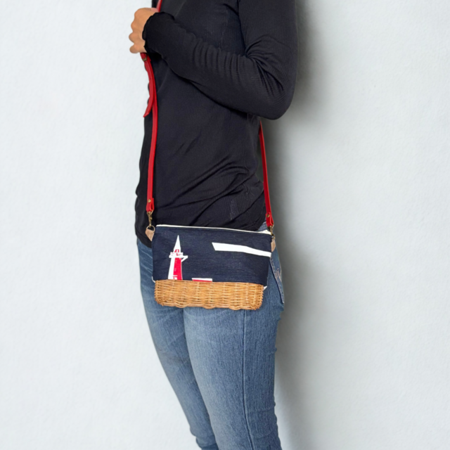 ラタンのサコッシュ【灯台】　天然素材を使った手編みバッグ。携帯ホルダーにも。お散歩や、ちょっとのお出掛けに。　一点もの