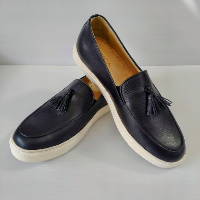 本革タッセルローファースニーカー ブラック 丈夫で柔らかいレザー