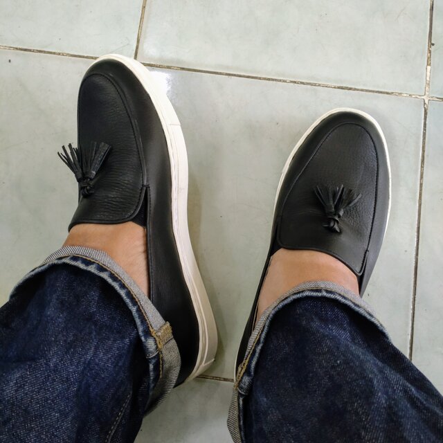 本革タッセルローファースニーカー ブラック 丈夫で柔らかいレザー