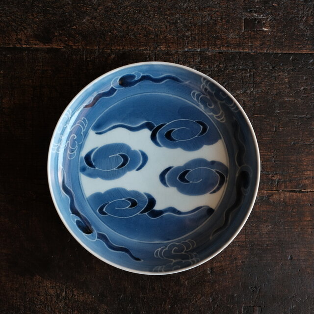 芸術的な雲の絵付け◇伊万里 染付中皿 骨董・antiques 器 丁寧な
