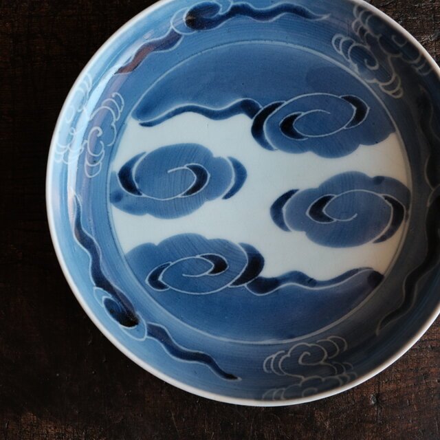 芸術的な雲の絵付け◇伊万里 染付中皿 骨董・antiques 器 丁寧な暮らし