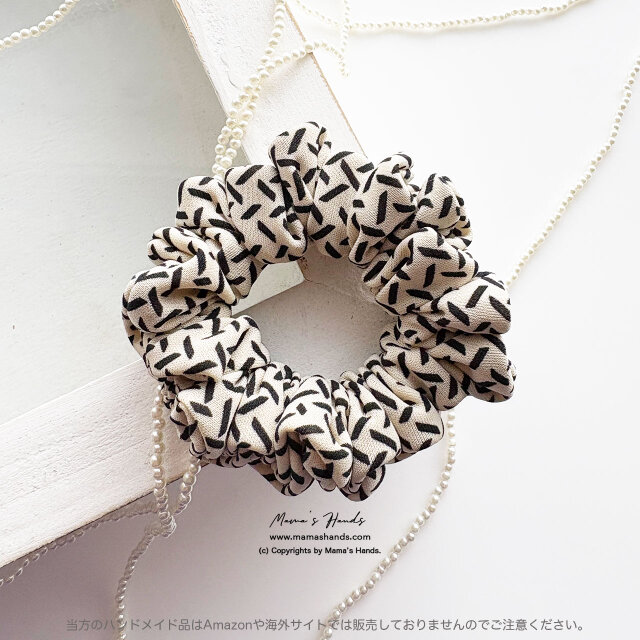 《 大人モード・シック系 》おしゃれな  幾何学模様 細め 小 モノトーン ヘアゴム シュシュ