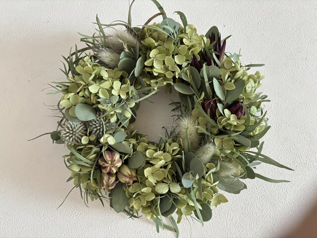 エリンジウムと紫陽花のブルーリース　ユーカリ　リューカデンドロン エリンジウムと紫陽花のブルーリース ユーカリ リューカデンドロン