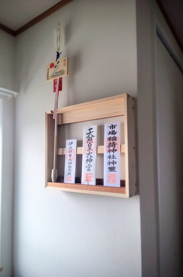 破魔矢と3社のお札立て