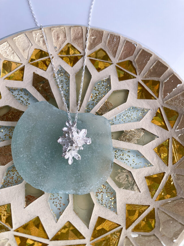 銀木犀のネックレス