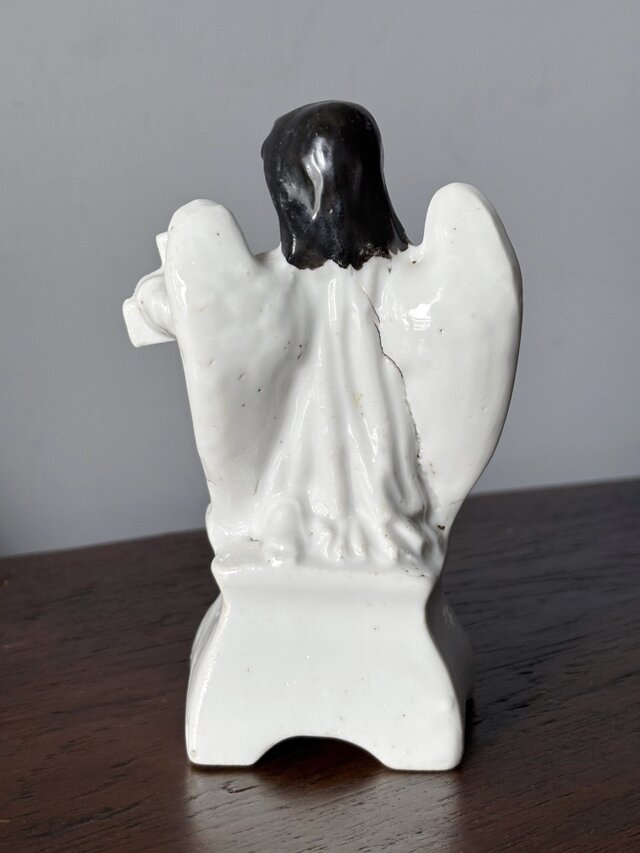 白磁 天使 ベニティエ 黒髪 h14cm フランス アンティーク 黒 0501914
