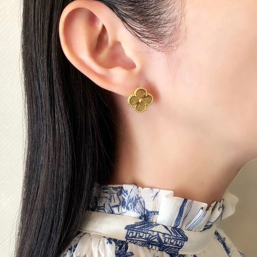 幸せのクローバーピアス 15mm（ゴールド）【高品質！送料無料！当日