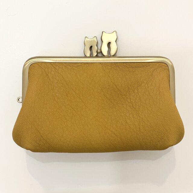 お札が二つ折りで収納できる、カードサイズの親子がまぐち財布（親子ねこ口金）