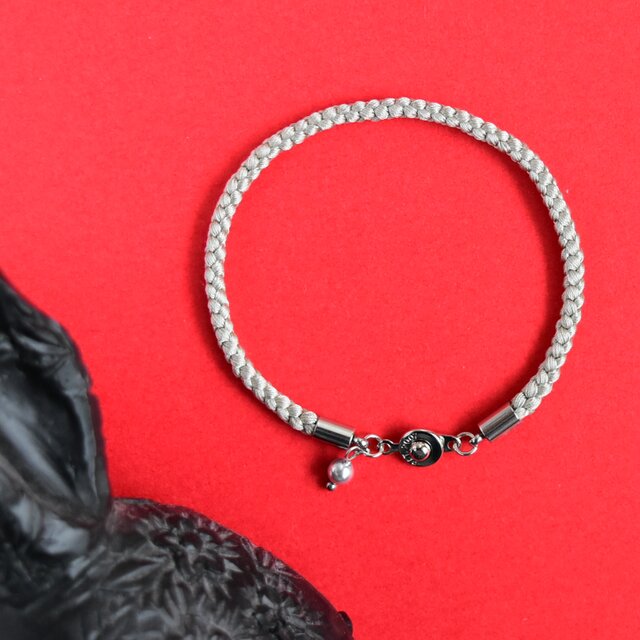 うさぎ色「まん丸うさぎ ライトグレー」ブレスレット (R-LGY-250901)