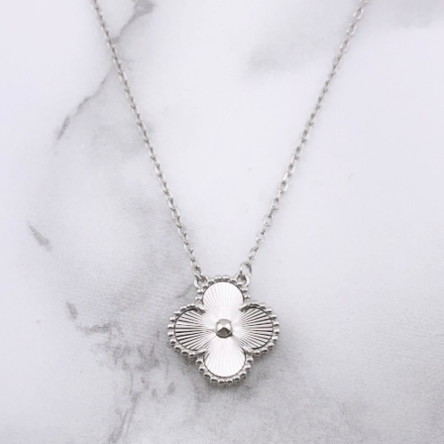 幸せのクローバーネックレス 15mm（シルバー）【高品質！送料無料！当日発送！】