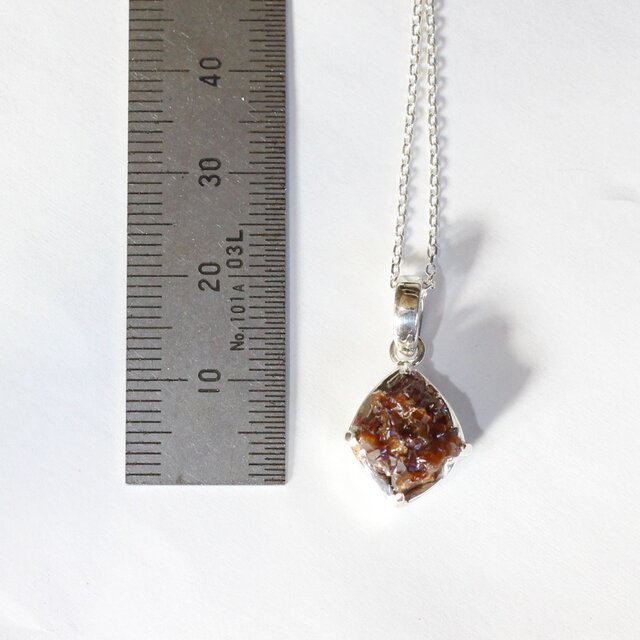 国産宝石》Sv925 レインボーガーネットペンダント 4.00ct | iichi 日々