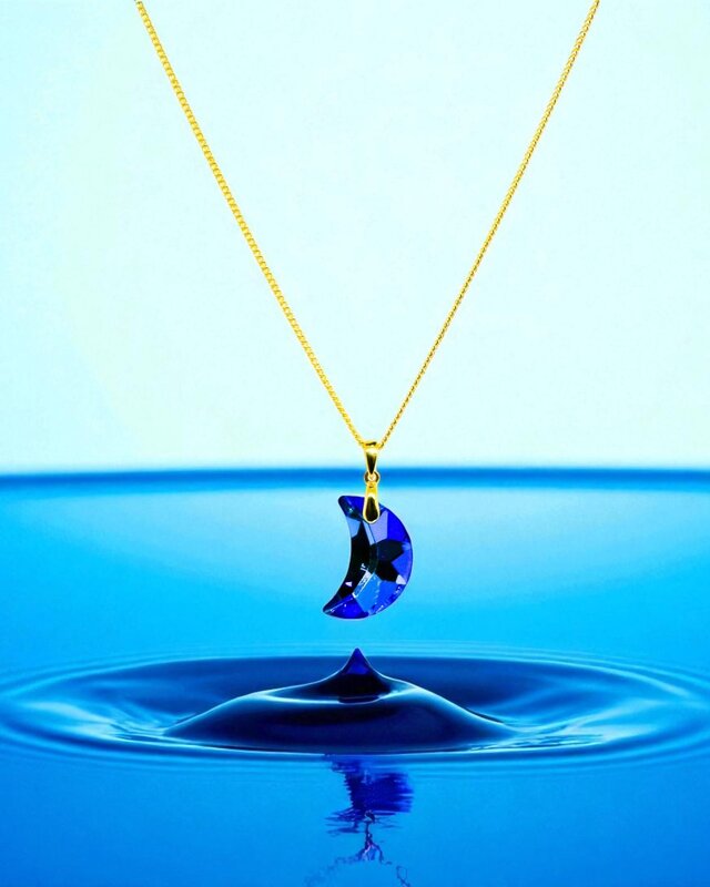 【青の境界】クリスタルガラスのBlue Moonネックレス　金具の色が選べます