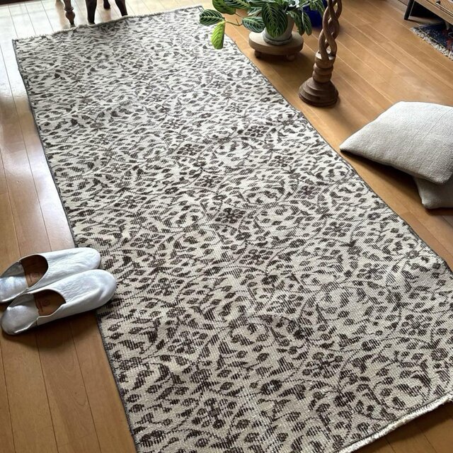 67×109 淡いブラウン×優しい水色　ボタニカル　トルコヴィンテージラグ 67×109 淡いブラウン×優しい水色 ボタニカル トルコヴィンテージ