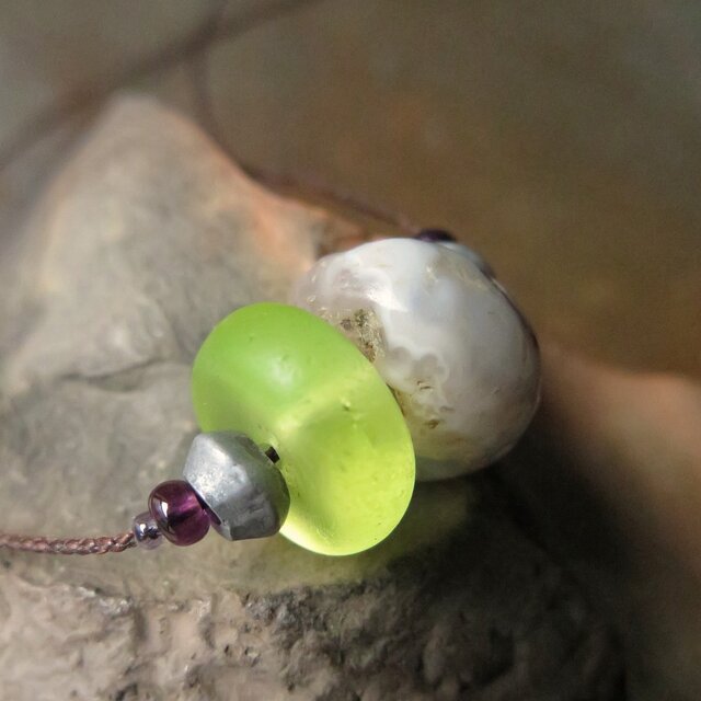 アンティーク　緒　ジュンネ出土　瑪瑙　丸＋ウランガラス　＆　アルミ＋ヴェネチアンビーズ　百世 momotose（西）