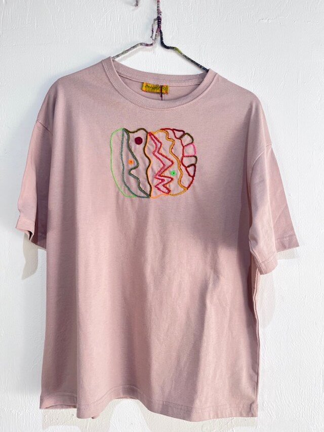 カラフルなかぼちゃみたいなミラー刺繍Tシャツ スモーキーピンク　Sサイズ