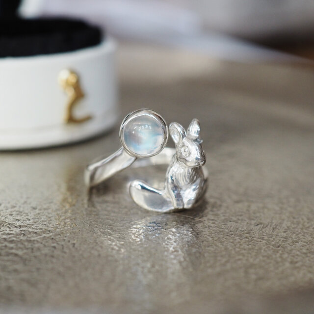 レインボームーンストーンいろどりうさぎリング | iichi 日々の暮らし