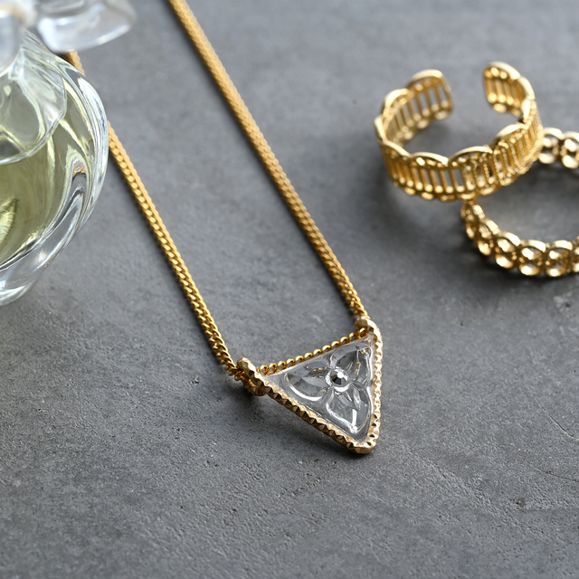 ヴィンテージガラスの透明な花ネックレス［Cトライアングル・ゴールド