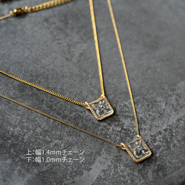 ヴィンテージガラスの透明な花ネックレス［Cトライアングル・ゴールド