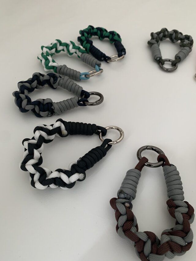 色が選べる ユーティリティキーホルダー drop　ショートストラップ   スマホストラップ　パラコード　バッグチャーム