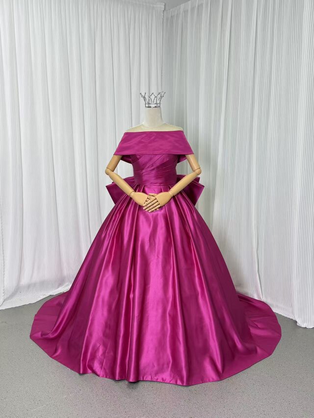 カラードレス ビビッドピンク 光沢サテン オフショルダー 豪華なバックリボン プリンセスライン 披露宴