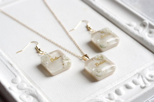 レジンアート スクエアピアス〈天使の通り道〉 | iichi 日々の暮らしを