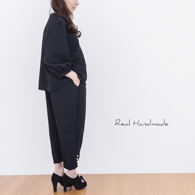 予約販売] ブラックジョーゼット・スリット＆パールボタンパンツ