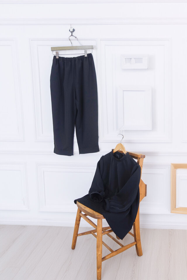 予約販売] ブラックジョーゼット・スリット＆パールボタンパンツ