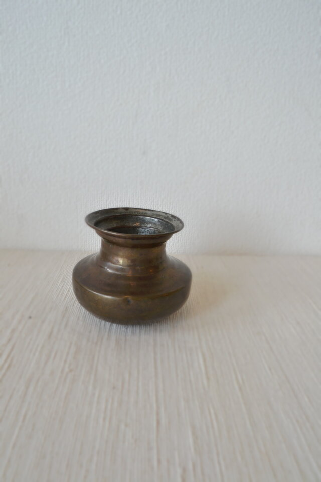 銅製打ち出し 丸壺 フラワーベース 茶こぼし | iichi 日々の