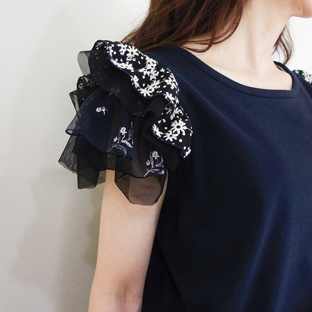 [予約販売] ネイビー・マーガレットレースをかさねて・フリル袖カットソー