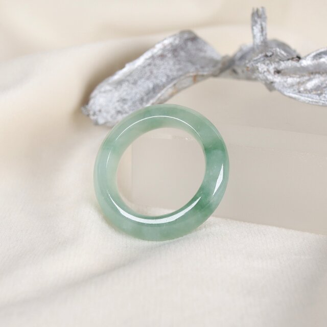 容*音様 レア　天然　無処理　A貨　翡翠 くり抜きリング　手彫り　花 13号 翡翠のくりぬきリング 13号 | iichi 日々の暮らしを心地よくする