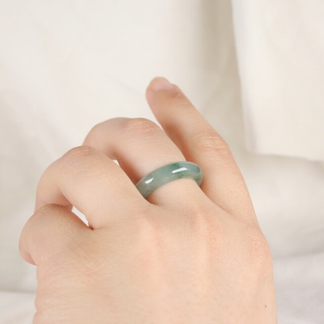 容*音様 レア　天然　無処理　A貨　翡翠 くり抜きリング　手彫り　花 13号 新入荷】本翡翠保証‼️天然A貨無処理本翡翠くり抜きリング 藍水