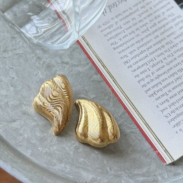 PA416-【 AVON 】エイボン・ヴィンテージピアス 1987 Breathless Textured Gold Tone