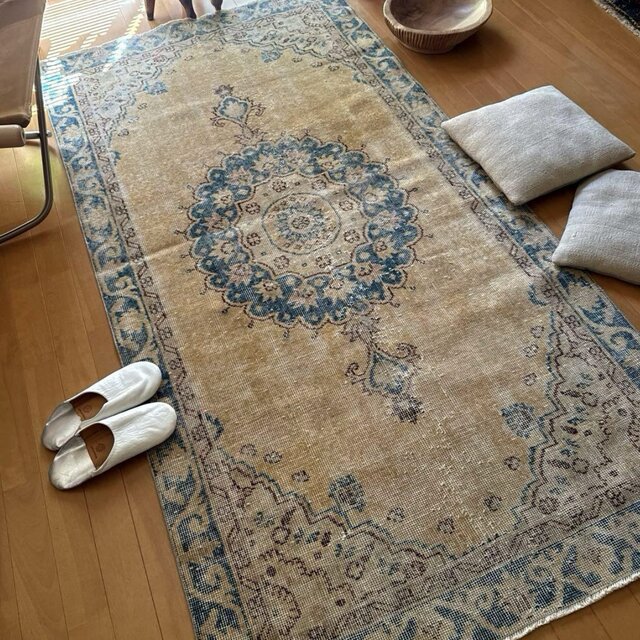105×206ベージュ×ブルー　メダリオン　擦れシャビー　トルコヴィンテージラグ 105×206ベージュ×ブルー メダリオン 擦れシャビー トルコヴィンテージラグ