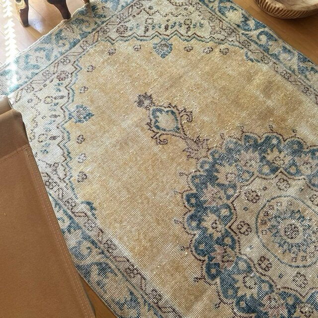 105×206ベージュ×ブルー　メダリオン　擦れシャビー　トルコヴィンテージラグ 105×206ベージュ×ブルー メダリオン 擦れシャビー トルコヴィンテージラグ
