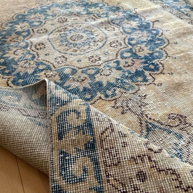 105×206ベージュ×ブルー　メダリオン　擦れシャビー　トルコヴィンテージラグ 105×206ベージュ×ブルー メダリオン 擦れシャビー トルコヴィンテージラグ