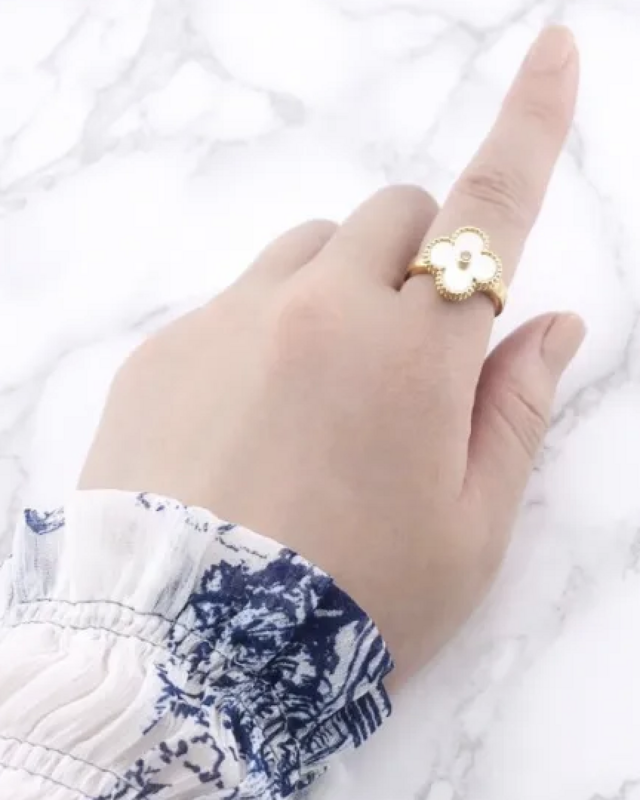 幸せのクローバーリング 15mm（マザーオブパール）【高品質！送料無料！当日発送！】