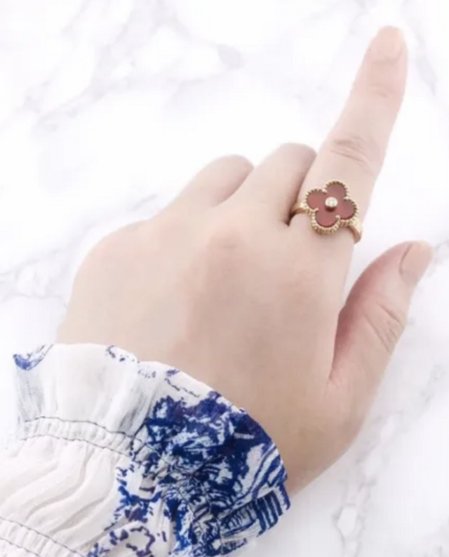 幸せのクローバーリング 15mm（カーネリアン）【高品質！送料無料！当日発送！】