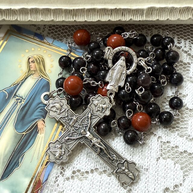 佐渡赤玉石とヌーマイトinガーネットのロザリオ