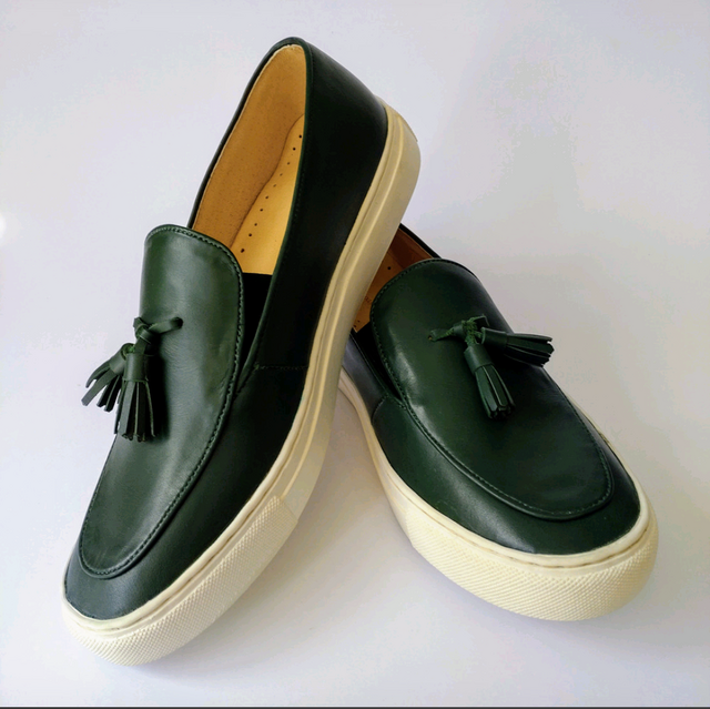 本革タッセルローファースニーカー グリーン 丈夫で柔らかいレザー